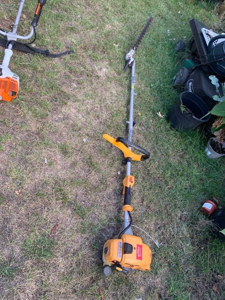Stiga SMT 226 Multi-Tool with Hedge Trimmer and Chainsaw Attachments