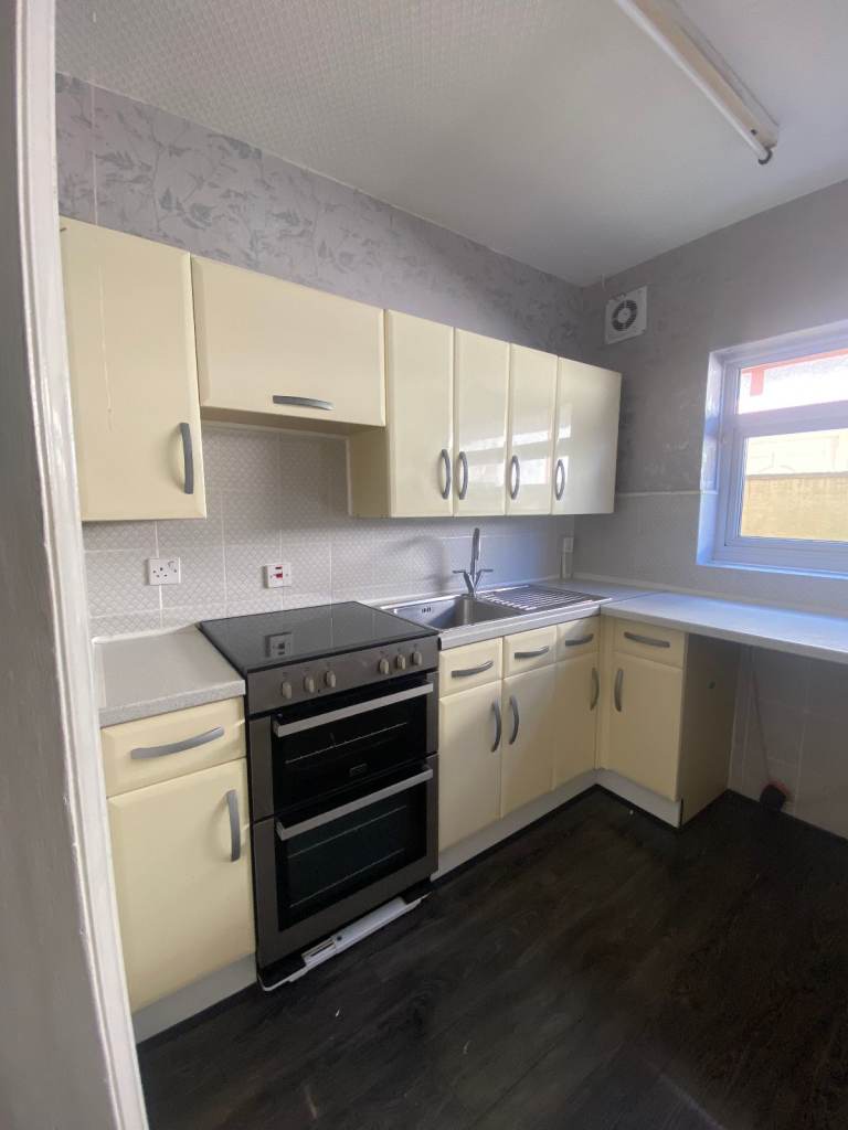 Spacious 2 Bedroom Bungalow To Rent on ASKWITH ROAD In Rainham, RM13 8EL