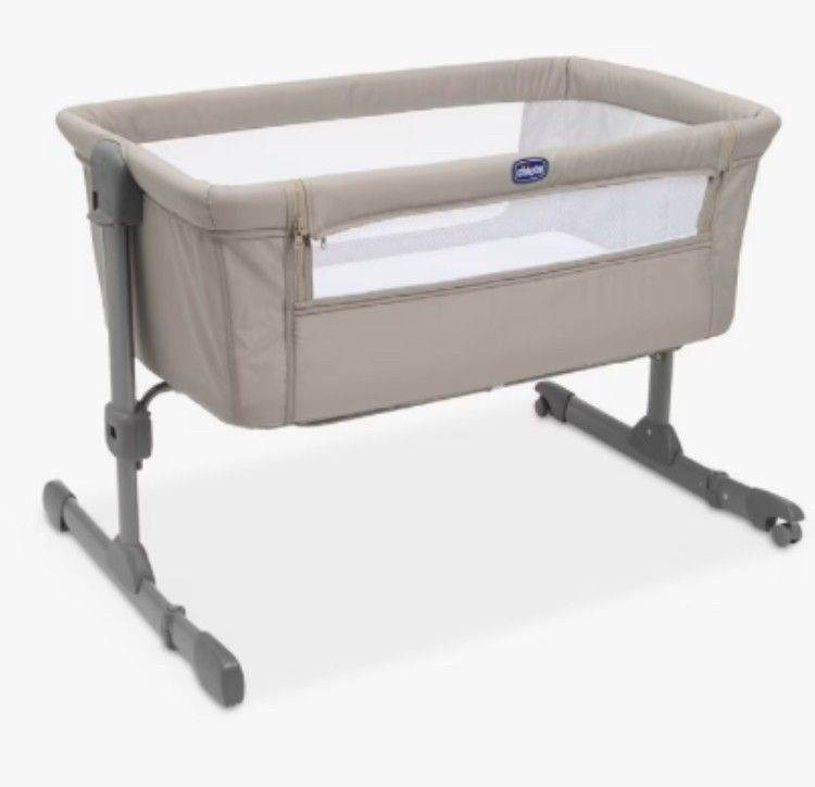 Chicco Next2Me 'Essential' bedside crib with travel bag- Excellent Condition with new mattress