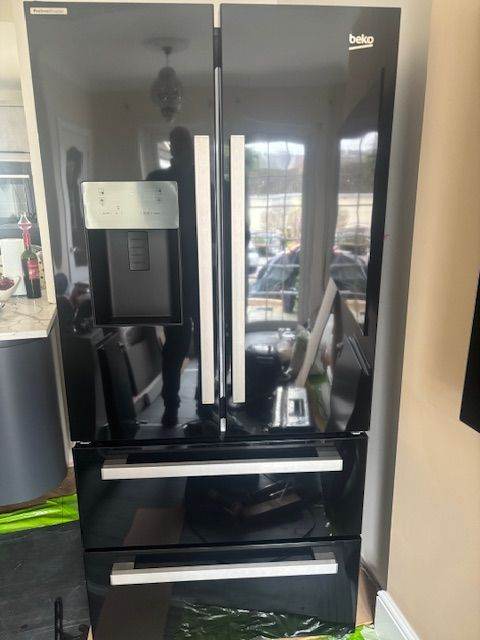 Black American Style Beko frost free fridge freezer