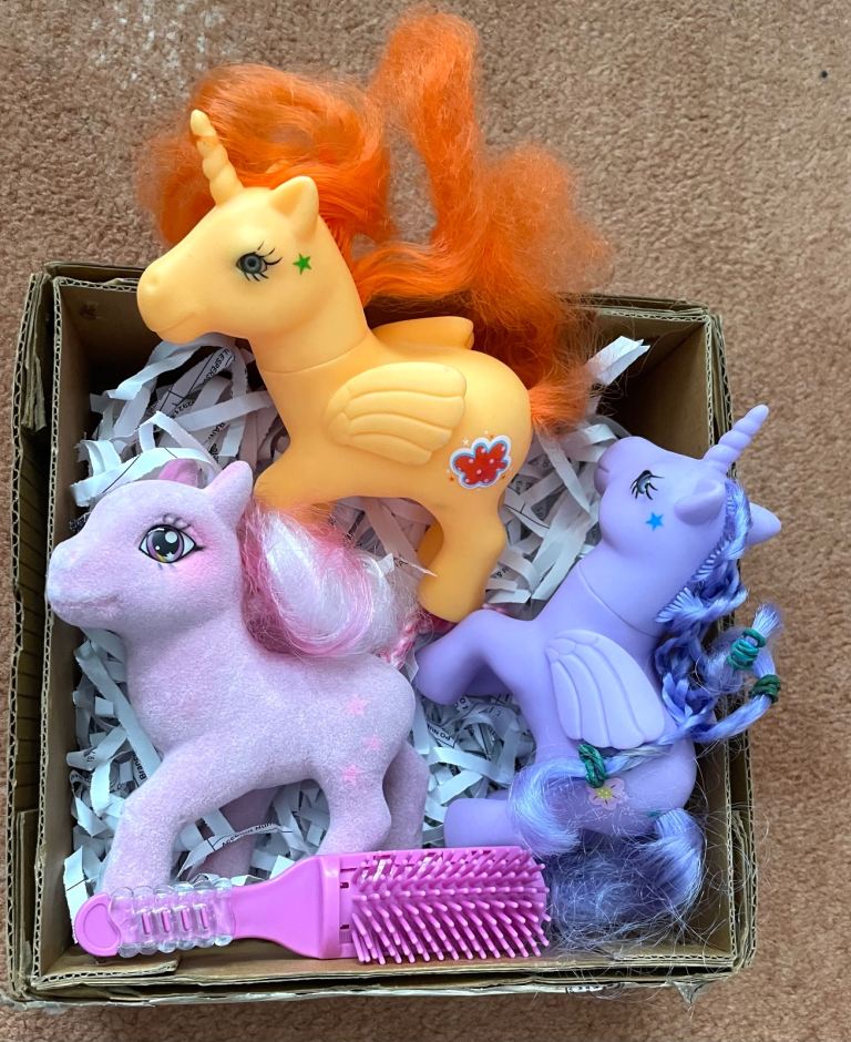 Ponies set wit brush Brand new