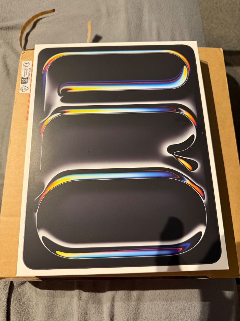 Apple  iPad Pro 13 Inch Wi-Fi Cellular 256GB Space Black Standard glass