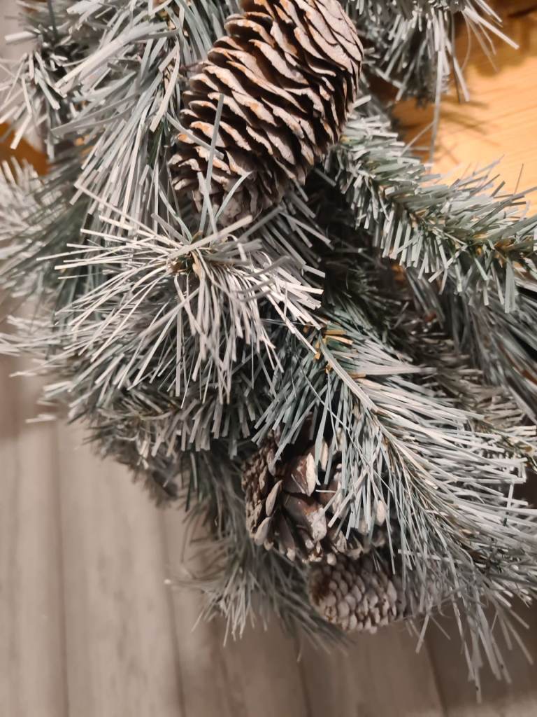 Christmas winter mantlepiece long artificial swag 2.7 metres / 8ft 7in