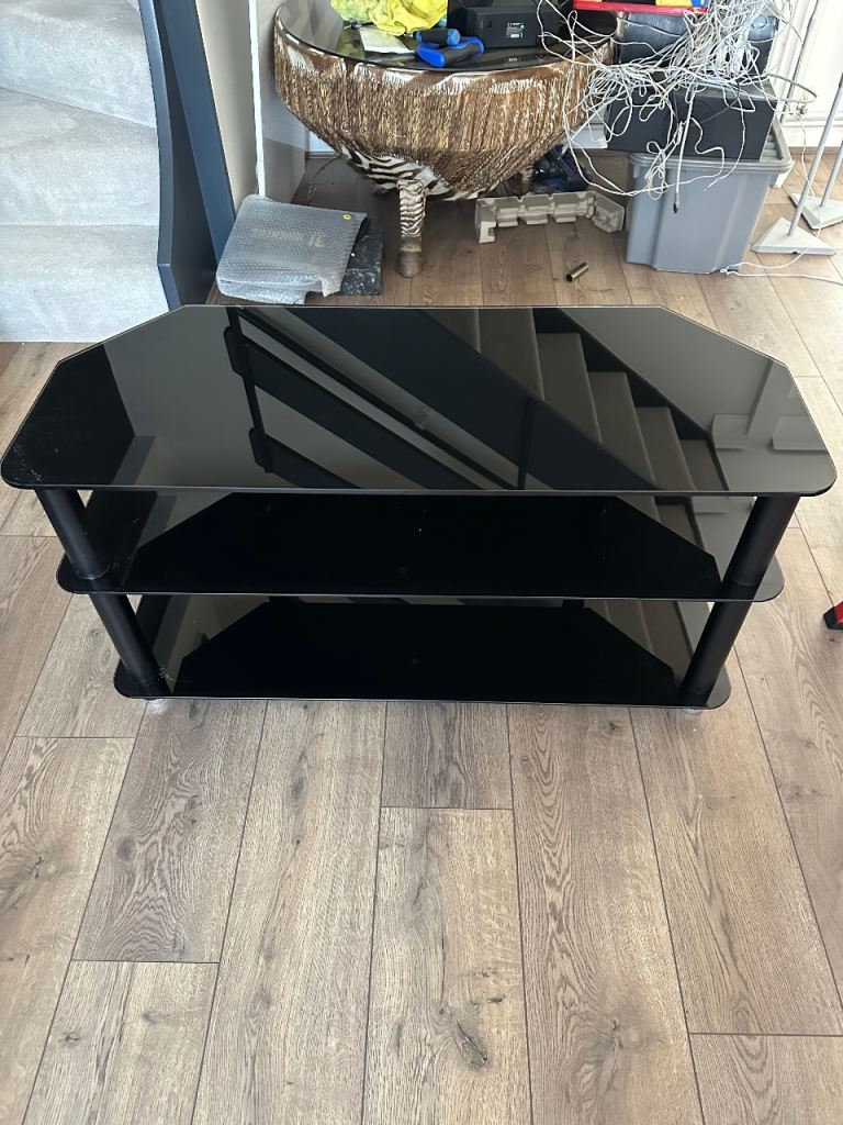 Black tv stand - Cheap!