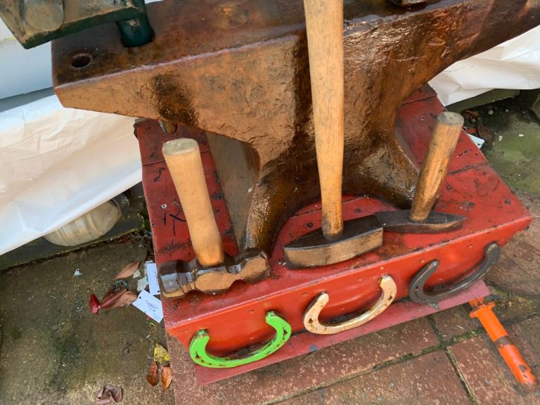 Large Anvil, Post heavy duty anvilVice, and Hammers – Great for Blacksmithing