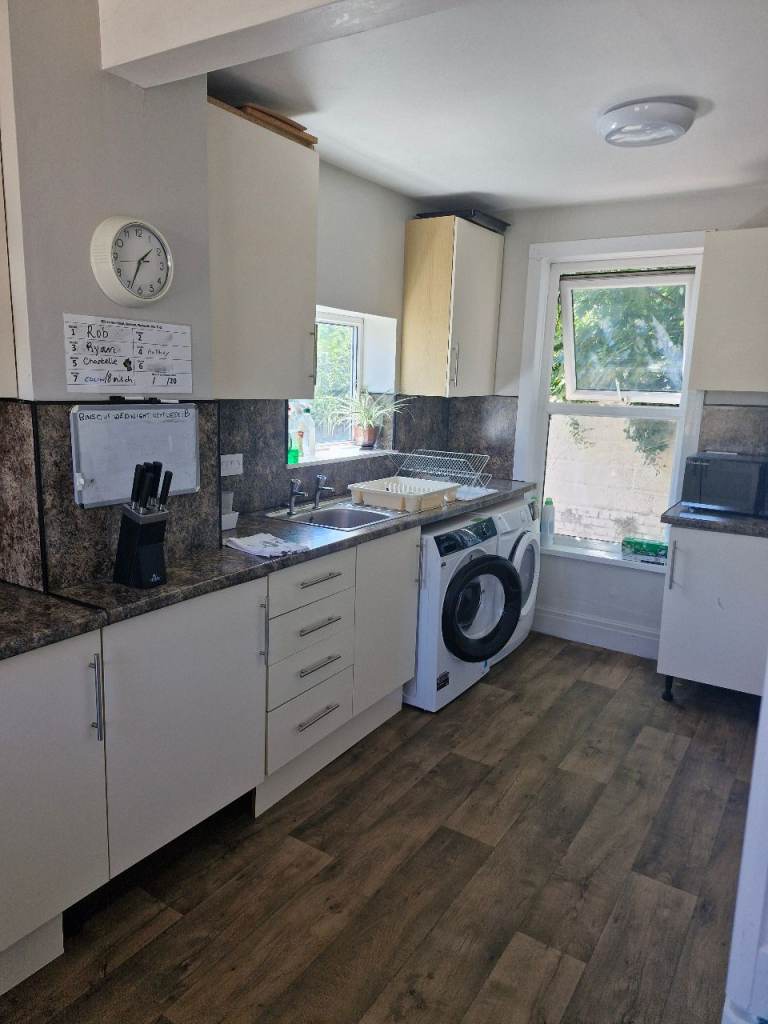 Large double room in shared house in Keyham