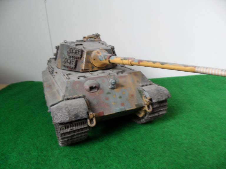 WWII GERMAN 1/16 SCALE KING TIGER FORCES OF VALOR