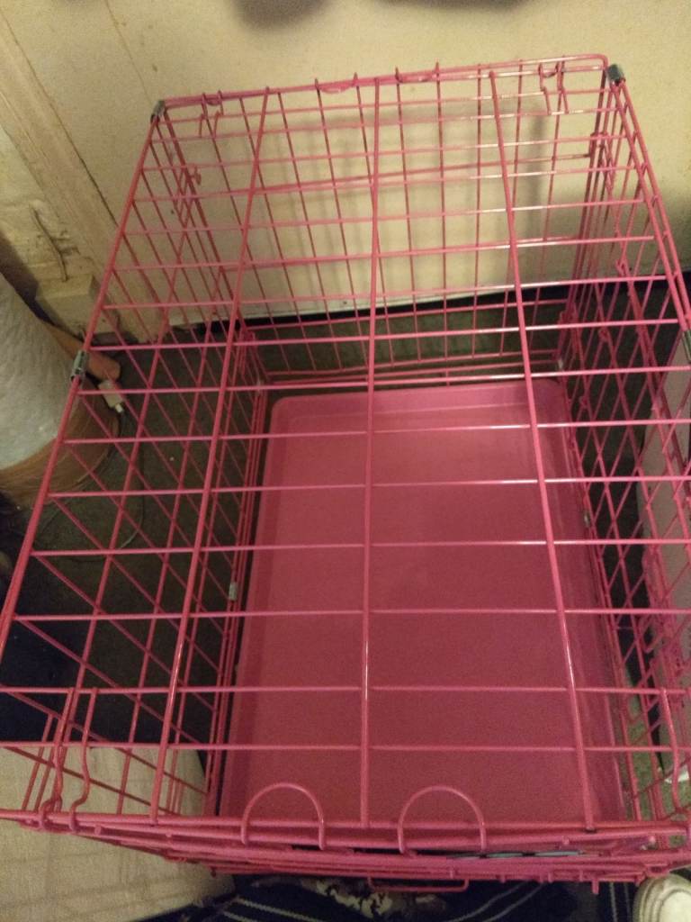  Cozy pet 24 inch dog/pet crate. Pink colour.