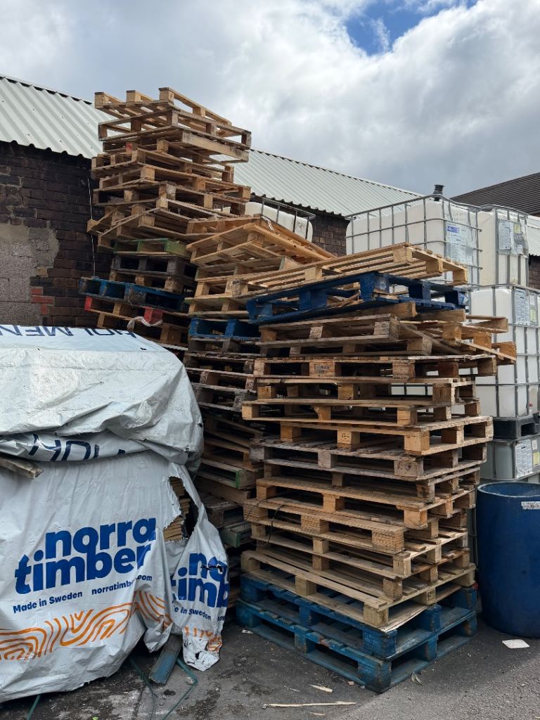 Large Quantity of Used Wooden Pallets – Various Conditions