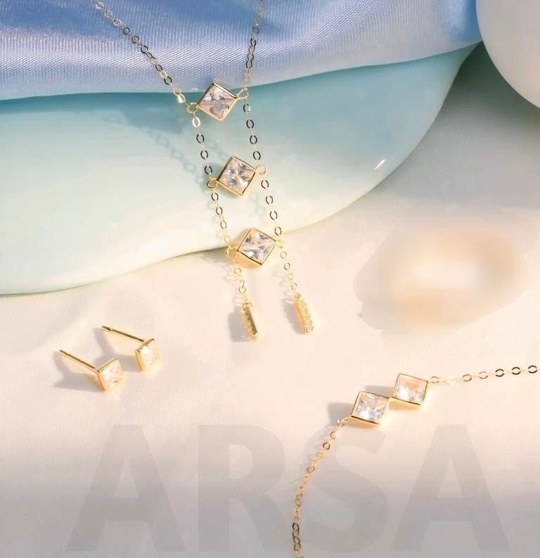 18ct- Solid Gold- Neclace- Earrings- Bracelet