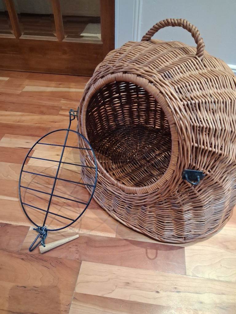 Cat wicker basket carrier