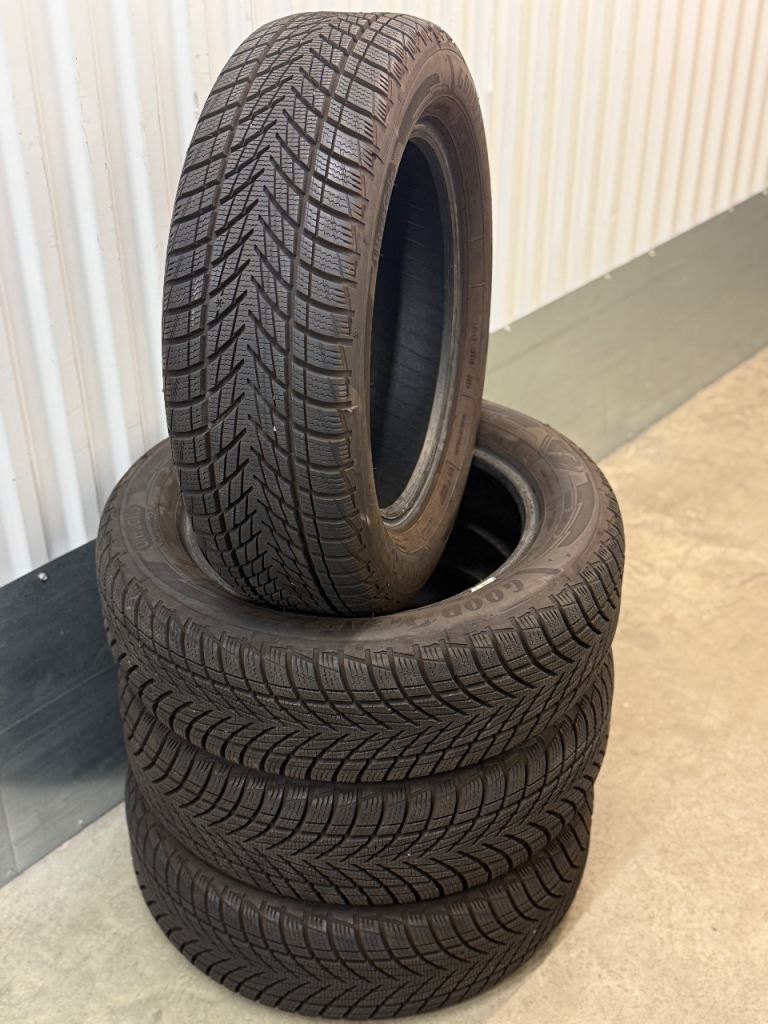 205/60/16 96H Goodyear Ultra Grip Performance 3 DOT 2024