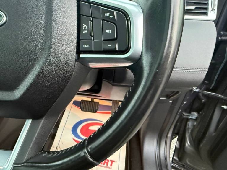 2017 Land Rover Discovery Sport 2.0 TD4 HSE SUV 5dr Diesel Auto 4WD Euro 6 (s/s) (180 ps) ESTATE ...