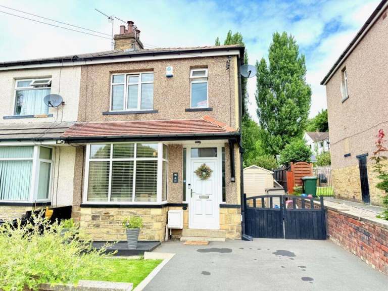3 Bedroom house for rent - Bradford BD18