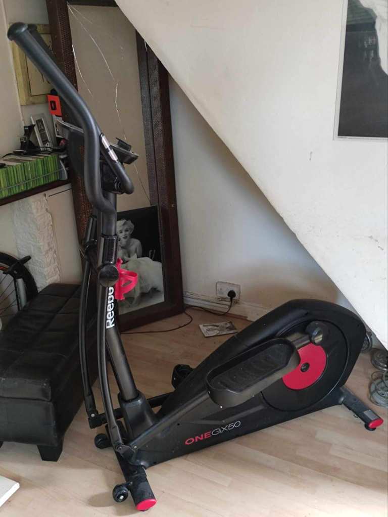 Reebok ONE GX50 Cross Trainer – Good Condition, with Manuals