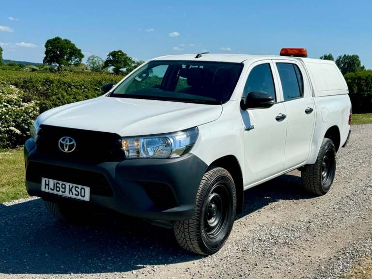 TOYOTA HILUX 2.4 D-4D Active UTILITY SPEC White Manual Diesel 2019 EURO 6