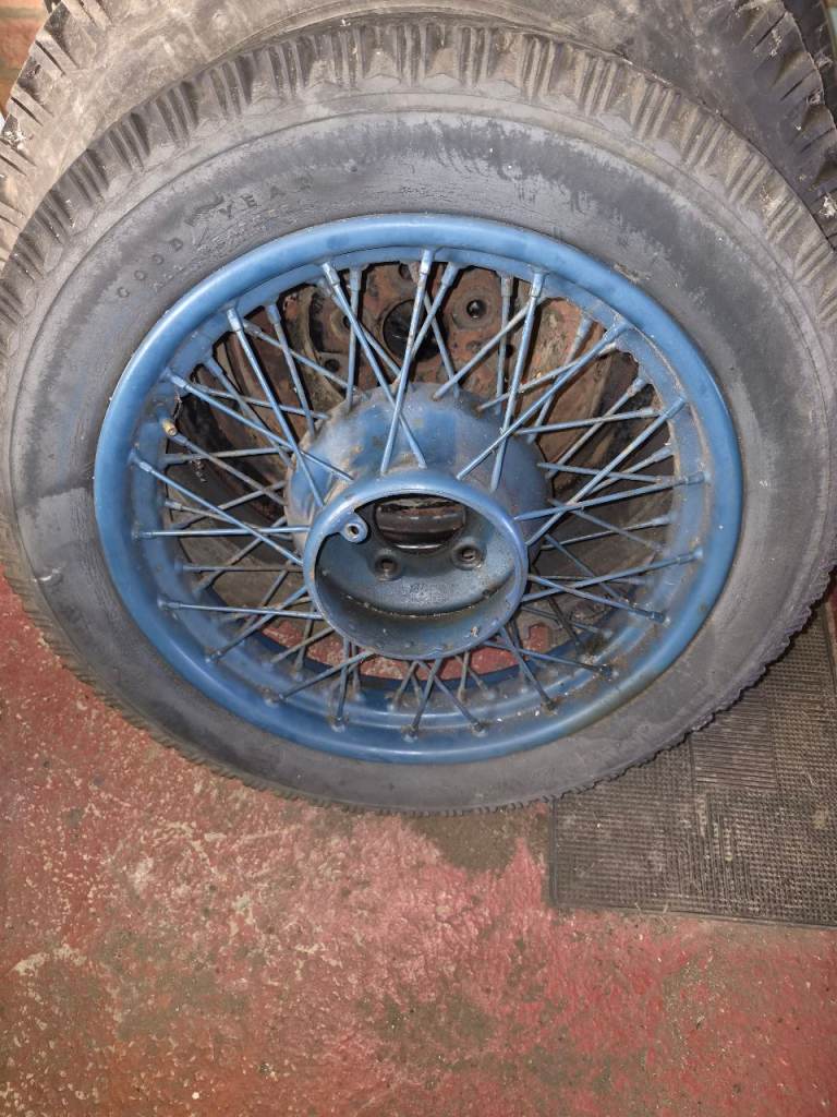 Vintage spoked wheel good condition 