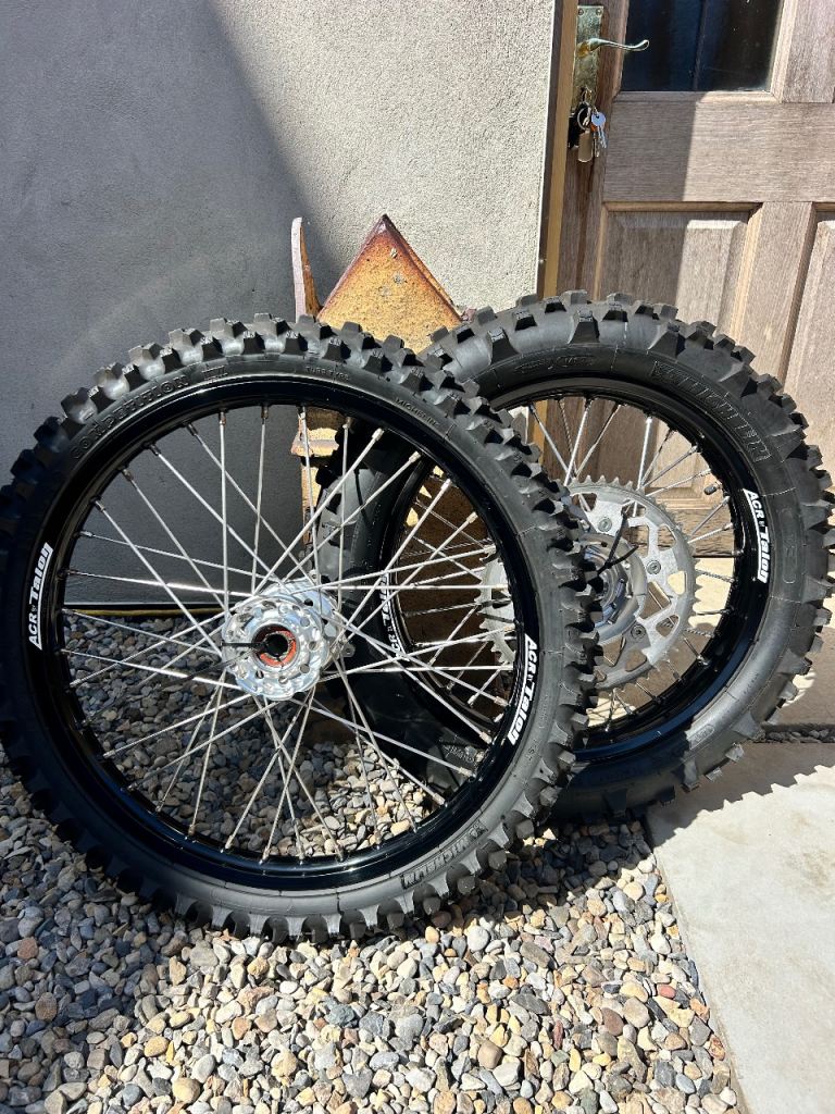 Pair of NEW Motocross Dirt Bike Wheels with Tyres