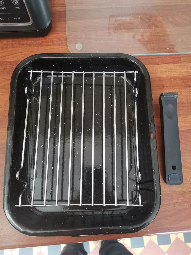 Caravan grill and handle