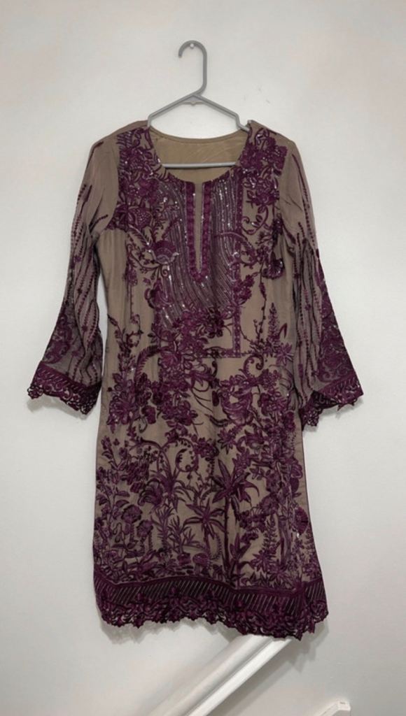 Pakistani 3-piece suit- Asian Suit / Salwar Kameez – Embroidered, Good Condition