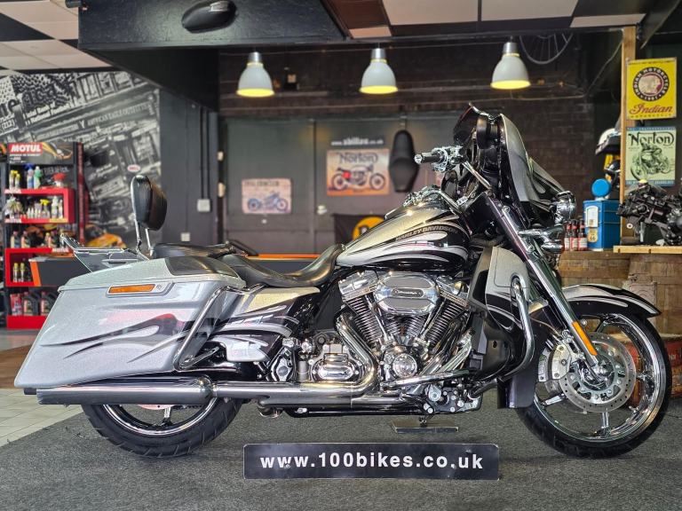 2015 HARLEY-DAVIDSON STREET GLIDE CVO 1801cc 25,000 MILE'S 