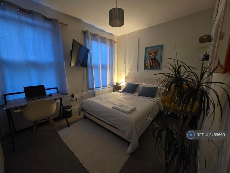 1 bedroom in Rucklidge Avenue, London, NW10 (#2469669)