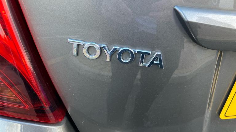 2017 Toyota Yaris 1.33 VVT-i Design 5dr Petrol Hatchback Hatchback Petrol Manual