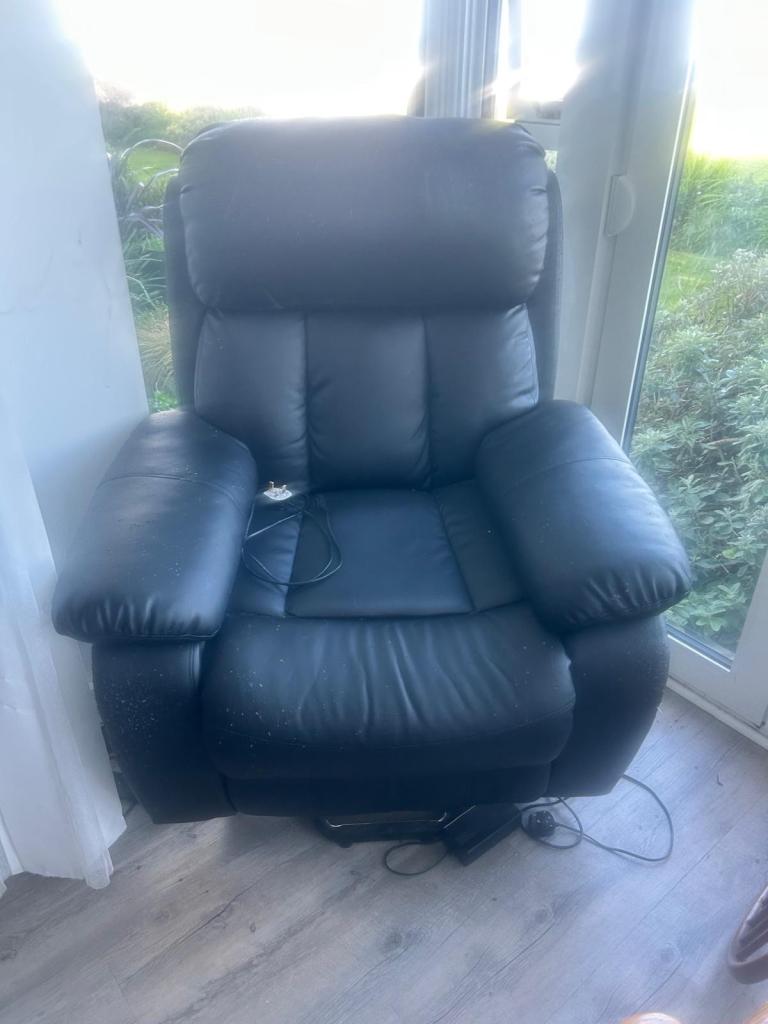 Electric reclining chair 