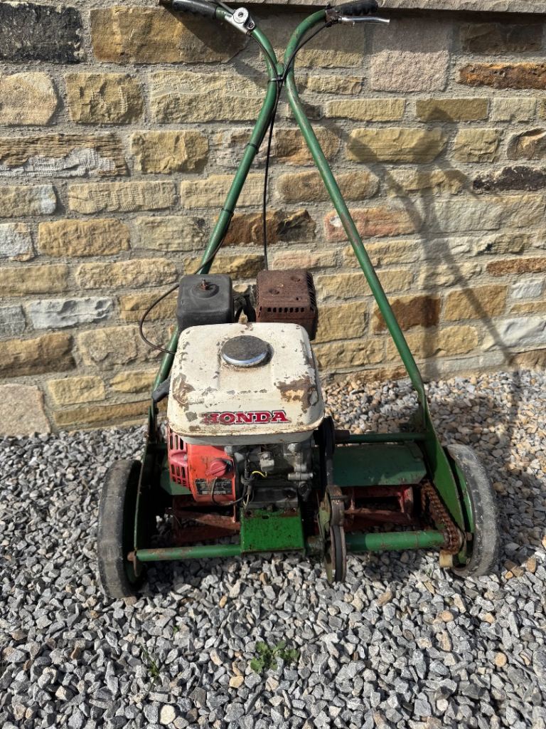 Honda lawn mower grass cutter 