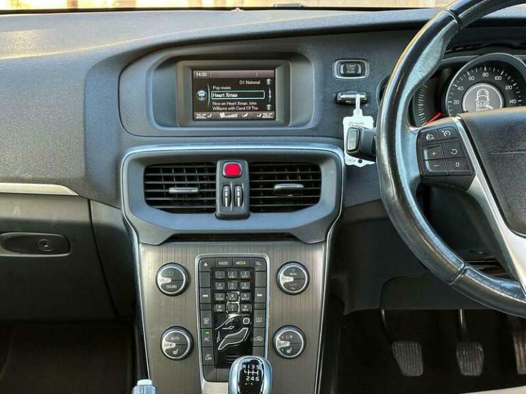 2015 Volvo V40 1.6 D2 SE Lux Euro 5 (s/s) 5dr HATCHBACK Diesel Manual