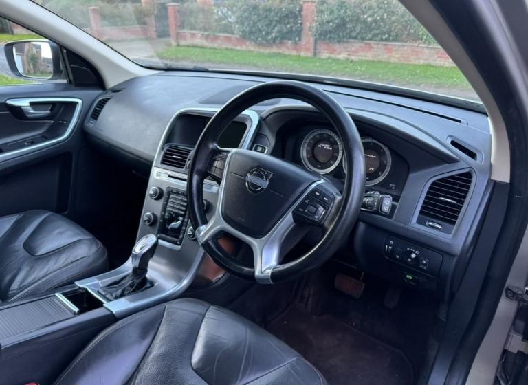 2013 VOLVO XC60 2.4 D5 SE LUX NAV AWD AUTO S/HISTORY CAMBELT DONE! LOVELY 4X4!