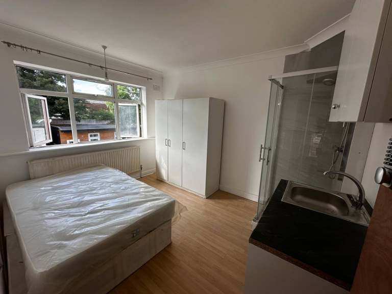 Furnished studio Flat to rent- Wembley (HA0