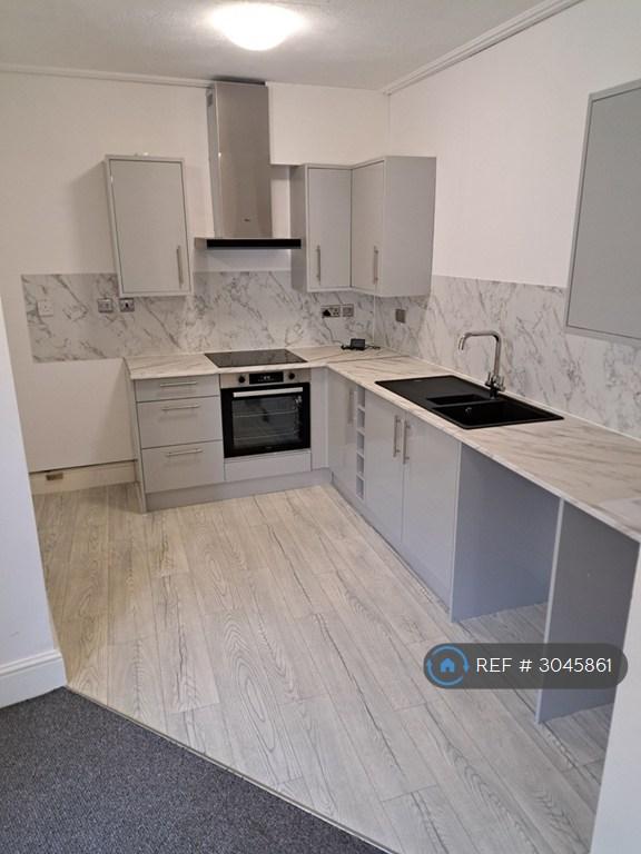 2 bedroom flat in Hollands Road, Teignmouth, TQ14 (2 bed) (#3045861)