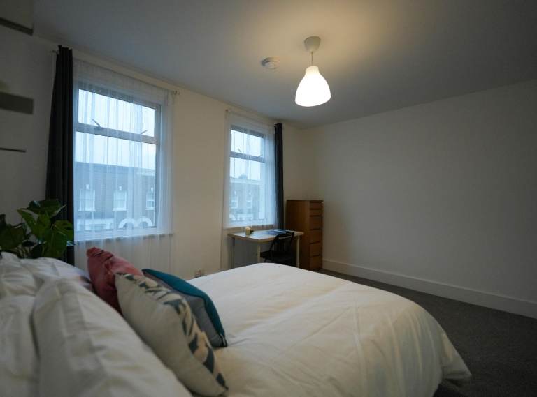 🏡 DOUBLE ROOM AVAILABLE IN CANARY WHARF — BILLS INCLUDED 🔑