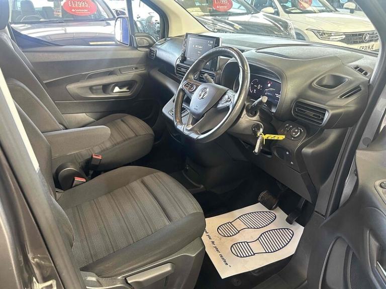 2022 Vauxhall Combo SE MPV Electric Automatic