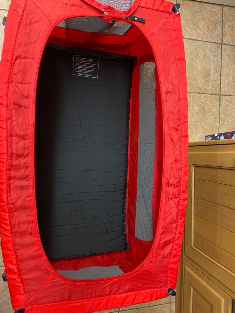 Phil & Teds travel cot bed immaculate condition 