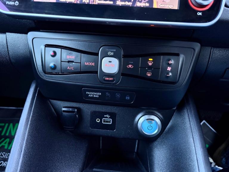  Nissan Leaf 40kWh Acenta Auto 5dr Electric Automatic