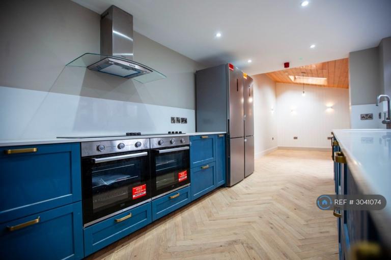 8 bedroom house in Deramore St, Manchester, M14 (8 bed) (#3041074)