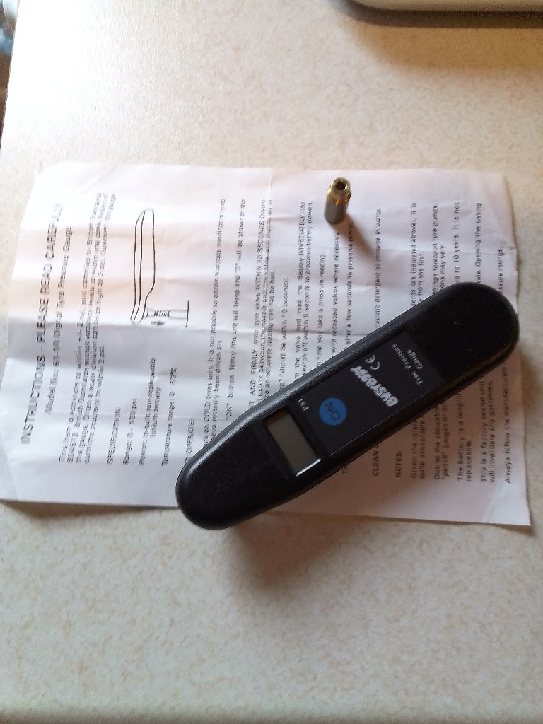 Digital tyre pressure gauge 