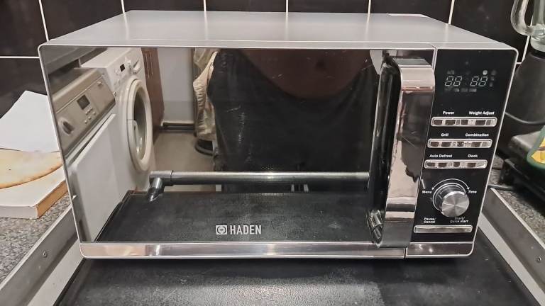 20L 800W Microwave with 900W Grill 