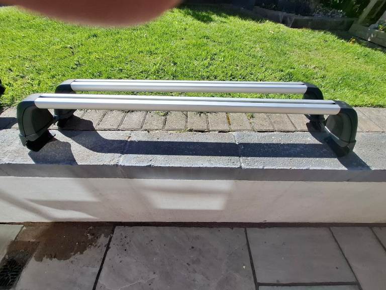 Vw golf genuine roof bars .