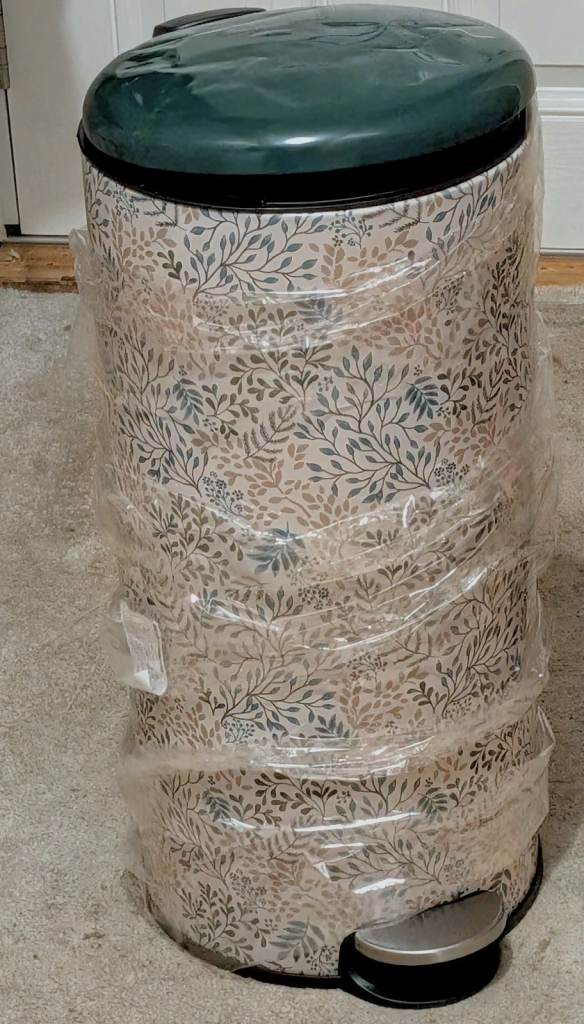 Pedal Bin with Leaf Pattern – Green Lid, Brand New