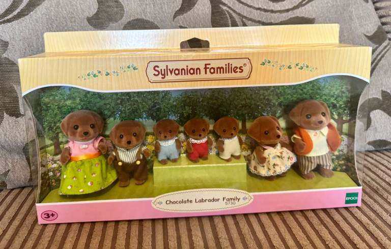 Sylvanian Families Chocolate Labrador Family – Brand New in Box - 5730