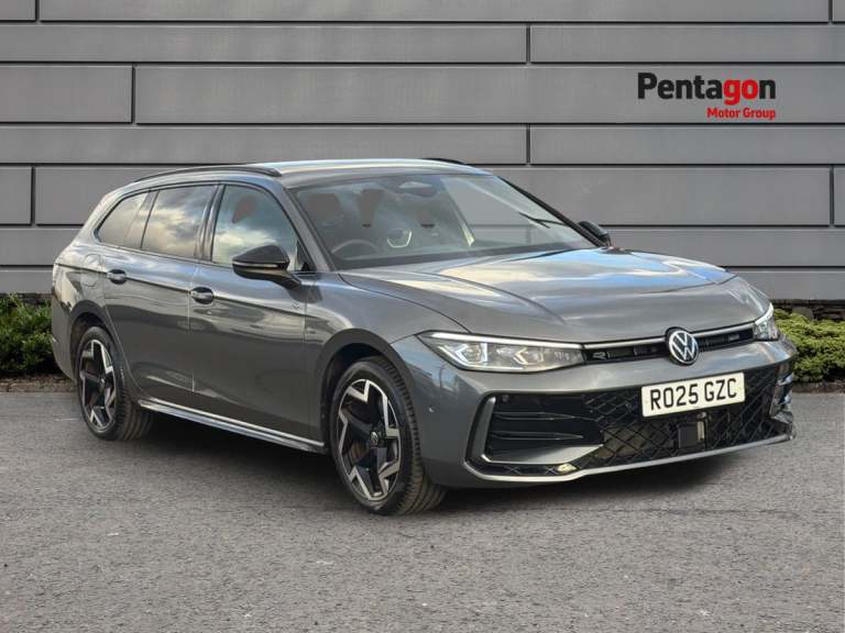 image for  Volkswagen Passat Estate 1.5 Tsi Ehybrid 19.7kwh R Line Estate 5dr Petrol Plug