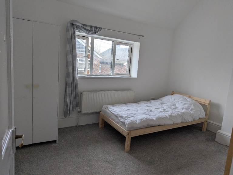 Large Double Room – £550 – Bills İncluded  –Northfleet, Gravesend 