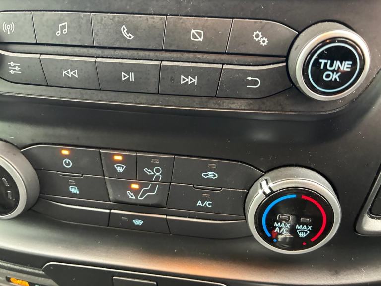 Ford Transit Custom L2 300 LEADER 130PS AIR CON REAR CAMERA 2023 @ £13450 + VAT 