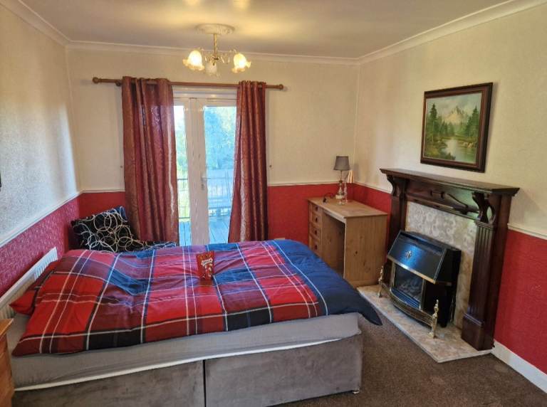 Huge Room for One Professional – All Bills Included