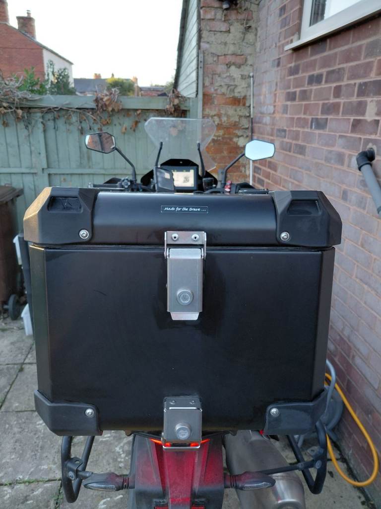 Bumot Defender Evo 43l top box & rack