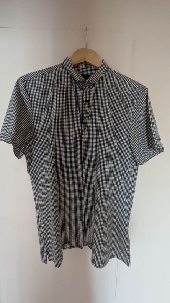 👕 HUGE MEN’S CLOTHING BUNDLE – 6 Jumpers, 12 T-Shirts, 2 Shorts & 2 Shirts