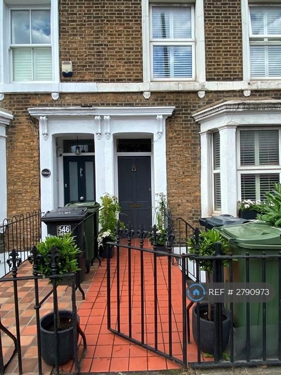 2 bedroom flat in Wandsworth Road, London, SW8 (2 bed) (#2790973)